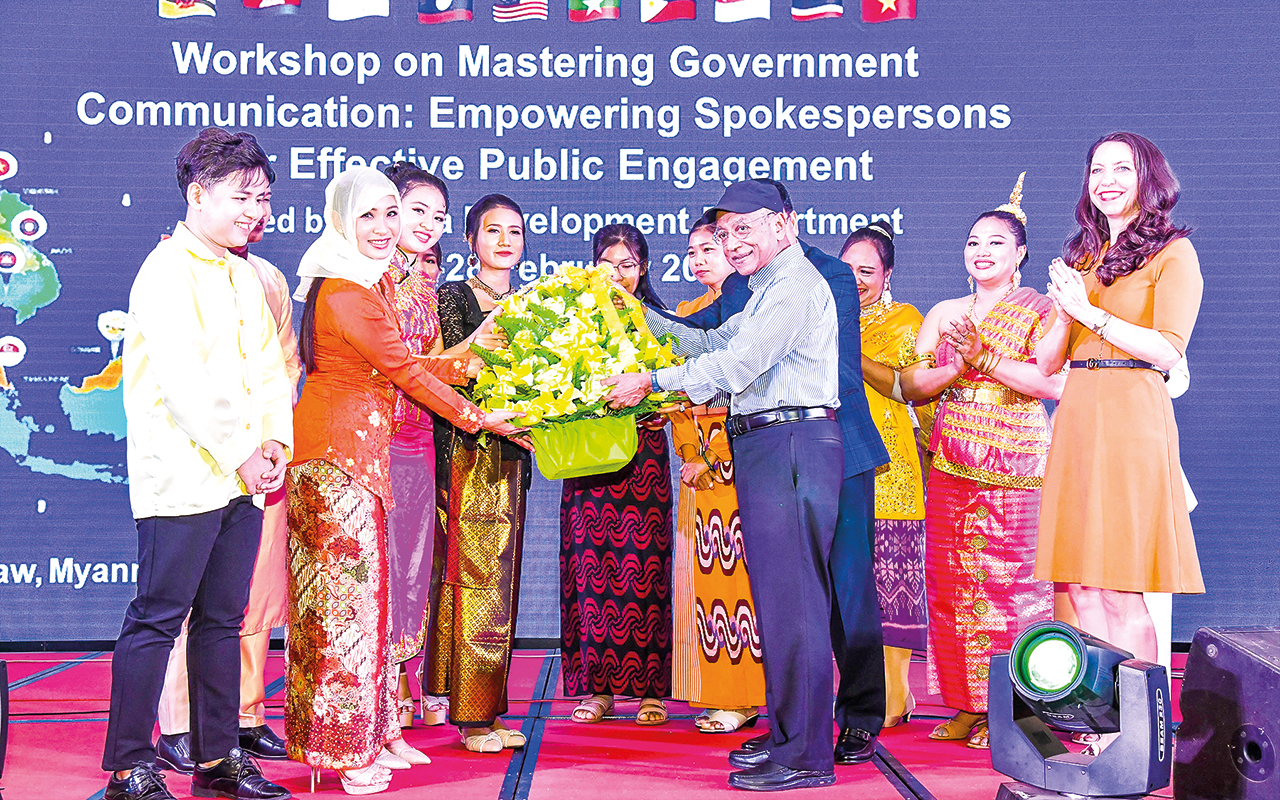 MoI Union Minister hosts dinner for ASEAN delegates to GovComm Workshop ...